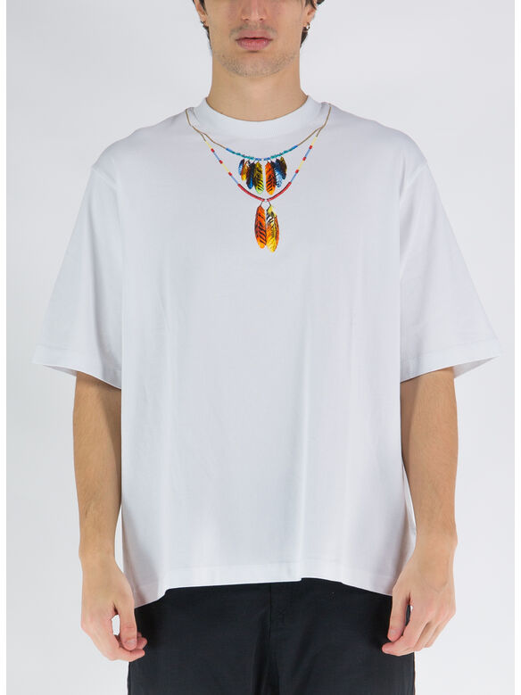 T-SHIRT FEATHERS NECKLACE OVER TEE, 0125 WHITE RED, medium