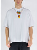 T-SHIRT FEATHERS NECKLACE OVER TEE, 0125 WHITE RED, thumb