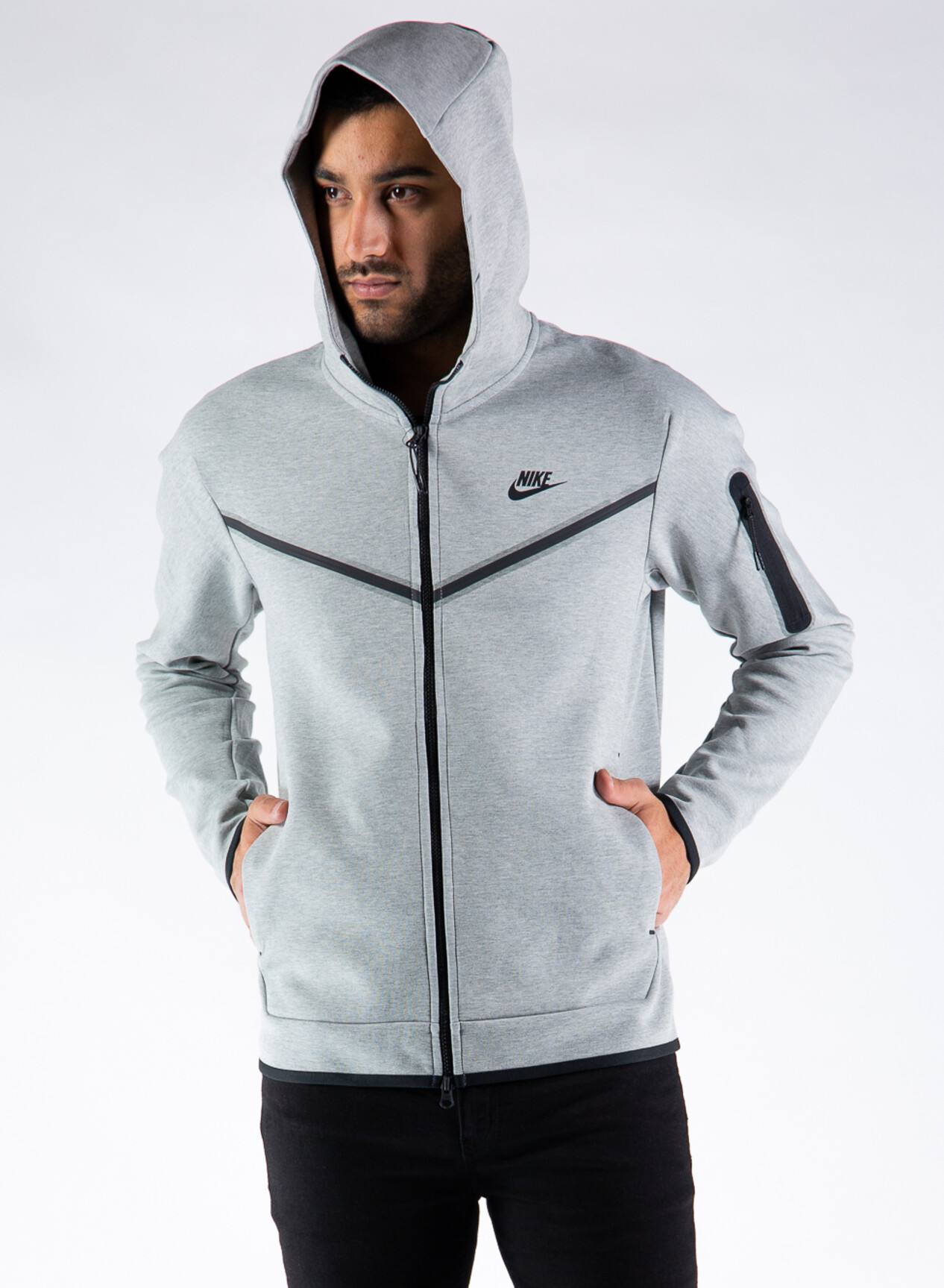 NIKE FELPA SPORTSWEAR TECH FLEECE CON CAPPUCCIO E ZIP Grigio Uomo | Susi